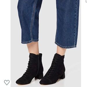 NWT find. Lace Up Block, Women’s Ankle boots